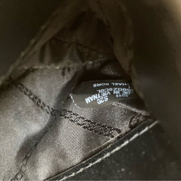 Michael Kors mercer gallery convertible small bucket bag - Picture 10 of 16